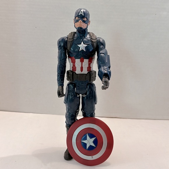 Caption America Hero Marvel Action Figures 2013 and 2018 with Removable Shield - Picture 4 of 4
